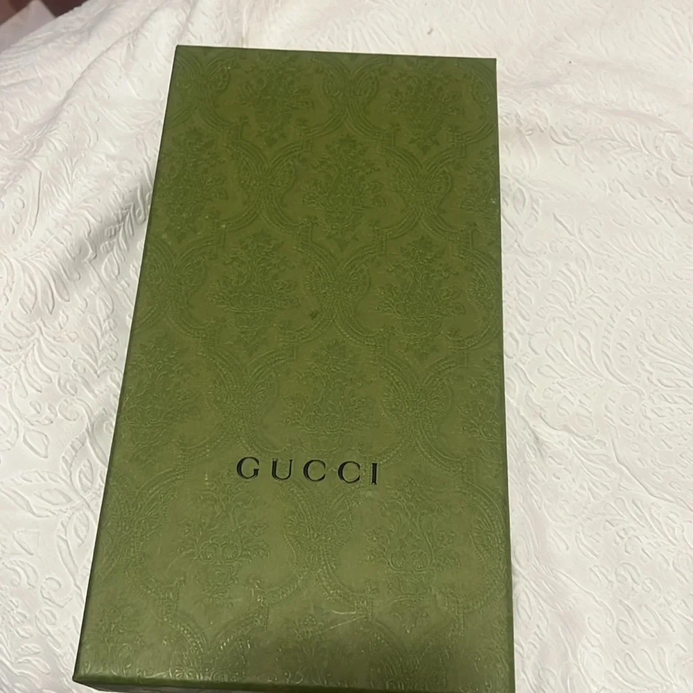 Gucci thong sandals size 37 - Picture 3 of 4